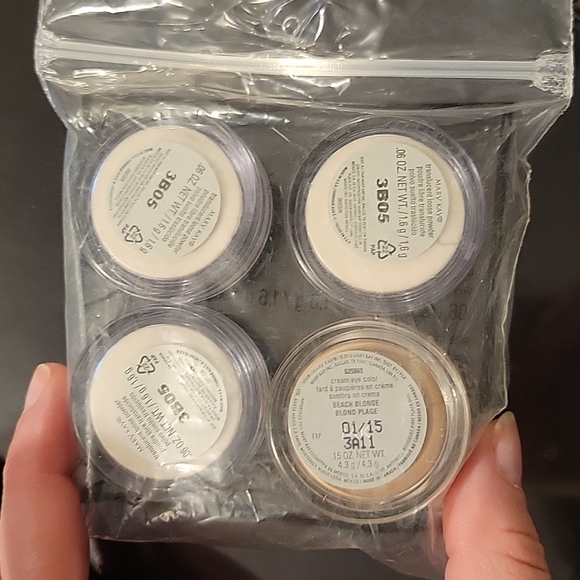 Mary Kay cream eye volor - Picture 2 of 3